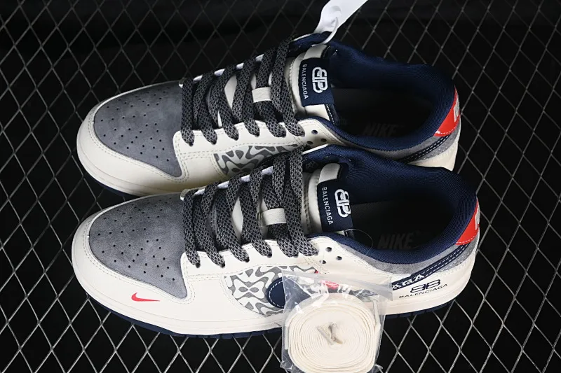 All categories Nk SB Dunk Series Nk SB Dunk Low High-end customized low-top sneakers Nike SB Dunk Low Balenciaga co-branded white gray blue suede High-end customized low-top casual sneakers XD1588-242